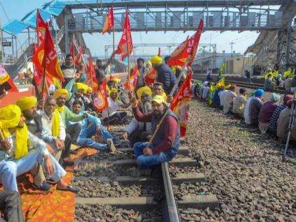आज दोपहर 12 बजे से शुरू होगा किसानों का 'रेल रोको आंदोलन', रेल सेवाएं हो सकती हैं प्रभावित #किसान_आंदोलन