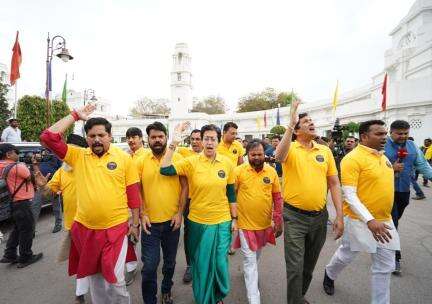 सीएम अरविंद केजरीवाल की गिरफ्तारी को लेकर दिल्ली के मंत्रियों ने विधानसभा परिसर में किया विरोध प्रदर्शन #अरविंद_केजरीवाल