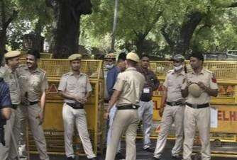 दिल्ली में मेट्रो स्टेशन के खंभे पर लिखा गया 'दिल्ली बनेगा खालिस्तान', केस दर्ज #अपराध #दिल्ली_पुलिस