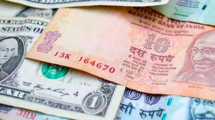 अमेरिकी डॉलर के मुकाबले रिकॉर्ड निचले स्तर 83.51 पर पहुंचा भारतीय रुपया #कारोबार