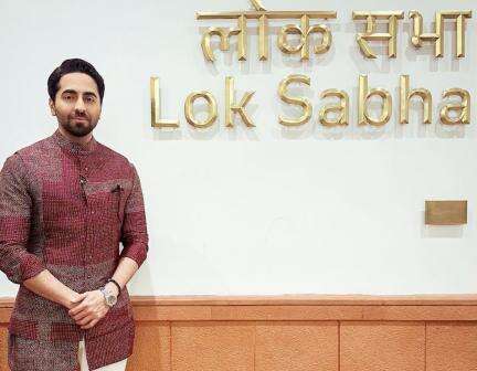 नए संसद भवन को देखने पहुंचे ऐक्टर आयुष्मान खुराना, तस्वीरें शेयर कर कहा- अविश्वसनीय #संसद_भवन