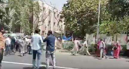 बिहार में नौकरी से निकाले जाने के खिलाफ प्रदर्शन कर रहे अतिथि शिक्षकों पर पुलिस ने किया लाठीचार्ज #शिक्षक