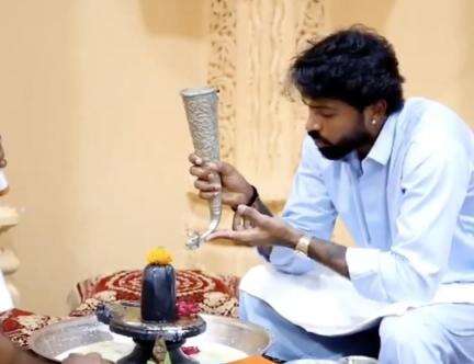 मुंबई इंडियंस की लगातार 3 हार के बाद कप्तान हार्दिक पंड्या ने गुजरात के सोमनाथ मंदिर में की पूजा-अर्चना #पंड्या