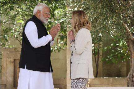 अपने तीसरे कार्यकाल की पहली विदेश यात्रा पर इटली पहुंचे पीएम मोदी का जॉर्जिया मेलोनी ने किया स्वागत #पीएम_मोदी