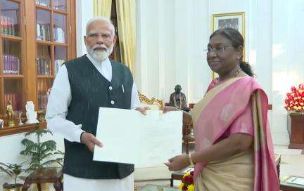 पीएम मोदी ने राष्ट्रपति द्रौपदी मुर्मू से मिलकर पेश किया सरकार बनाने का दावा #चुनाव #पीएम_मोदी