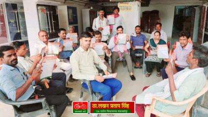 27 जनवरी 2025 से प्रतिदिन गांव गांव व घर-घर जाकर की पीडीए पर मीटिंग व पीडीए पर चर्चा

आज दिनाँक 30 मई 2025 को 136 ददरौल विधानसभा शाहजहांपुर  मे  गांव गांव घर-घर जाकर पीडीए पर चर्चा की गई और पीडीए से जुड़ने व समाजवादी पार्टी की सपोर्ट