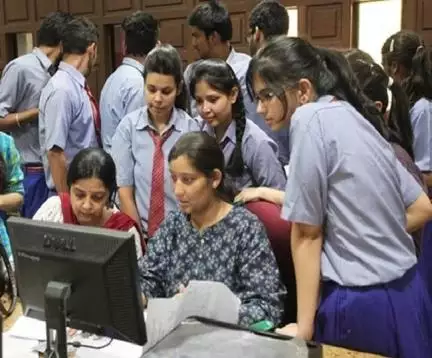 यूपी बोर्ड का 10वीं और 12वीं कक्षा का परिणाम घोषित, 12वीं में 97% अंकों के साथ अनुराग मलिक ने किया टॉप #यूपी_बोर्ड_रिज़ल्ट