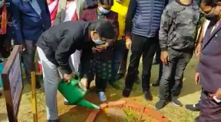 नेतरहाट आवासीय विद्यालय पहुंचे CM सोरेन, ऑडिटोरियम परिसर में किया वृक्षारोपण #सीएम_सोरेन