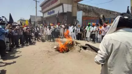 किसानों के ‘काला दिवस’ के मद्देनज़र सिंघू बॉर्डर पर कड़ी की गई सुरक्षा व्यवस्था #किसान_आंदोलन #काला_दिवस