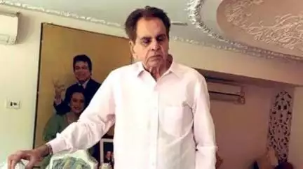 दिलीप कुमार जी के रूप में हम सबने आज एक महान अभिनेता को खो दिया: सीएम शिवराज #दिलीप_कुमार