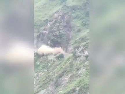 शिमला के ज्योरी इलाके के पास भूस्खलन के बाद राष्ट्रीय राजमार्ग-5 हुआ बंद, सामने आया वीडियो #भूस्खलन