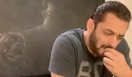 सलमान खान ने गाना 'लग जा गले' गाकर दी लता मंगेशकर को श्रद्धांजलि, शेयर किया वीडियो #लता_मंगेशकर #बॉलीवुड