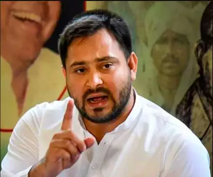 बिहार में सरकार नहीं सर्कस चल रहा है, जनता इसमें पिस रही है: तेजस्वी यादव #बिहार_राजनीति