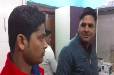 मुंगेर में रिश्वत लेने को लेकर एएसआई व 3 सिपाहियों को किया गया अरेस्ट, सभी हुए निलंबित #अपराध #रिश्वत