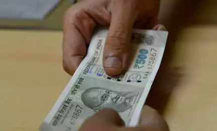 कैथल में विजिलेंस की टीम ने एक पटवारी को ₹2 हज़ार की रिश्वत लेते हुए किया गिरफ्तार #रिश्वत #अपराध