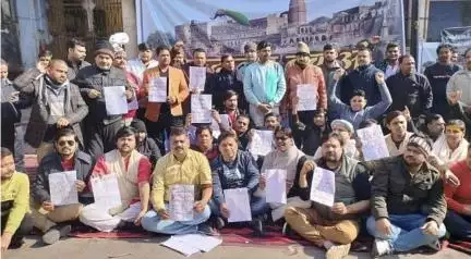 मथुरा में बांके बिहारी कॉरिडोर के खिलाफ स्थानीय लोगों ने पीएम मोदी व सीएम योगी को खून से लिखा पत्र #बांके_बिहारी