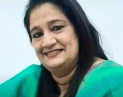 मुझे लड़कियों के हाथ में सिगरेट बहुत अच्छी लगती है: ऐक्ट्रेस सीमा पाहवा #सिगरेट