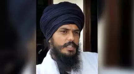 अमृतपाल सिंह का नया वीडियो आया सामने, दिल्ली में पगड़ी के बिना मास्क लगाकर घूमता दिखा #अमृतपाल_सिंह