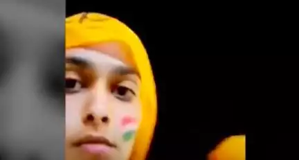 अमृतसर के स्वर्ण मंदिर में प्रवेश से रोके जाने का अपना वीडियो वायरल होने के बाद लड़की ने मांगी माफी #स्वर्ण_मंदिर