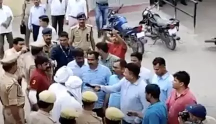 न्यायिक जांच आयोग ने यूपी में रीक्रिएट किया अतीक अहमद की हत्या का क्राइम सीन, सामने आया वीडियो #अतीक_अहमद