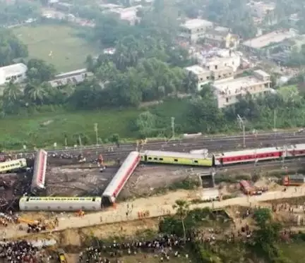 ओडिशा ट्रेन हादसे को लेकर रेलवे के 7 कर्मचारियों को किया गया निलंबित #रेल_हादसा