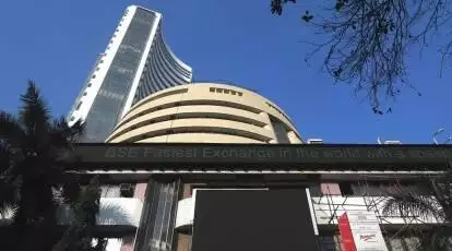 शीर्ष 10 में से 6 घरेलू कंपनियों का बाज़ार पूंजीकरण पिछले सप्ताह ₹2.03 लाख करोड़ बढ़ा #सेंसेक्स