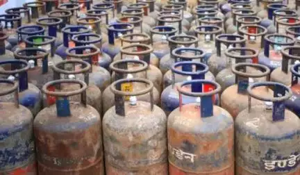 कमर्शियल एलपीजी सिलिंडर ₹7 हुआ महंगा #सिलिंडर