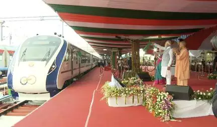पीएम मोदी ने जोधपुर-अहमदाबाद वंदे भारत एक्सप्रेस को दिखाई हरी झंडी #वंदे_भारत