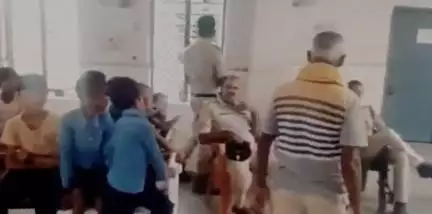 नवादा के स्कूल में मिड-डे मील की दाल में मिली छिपकली, 20 बच्चे पड़े बीमार #मिड_डे_मील