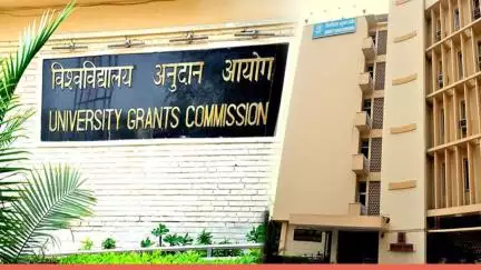 यूनिवर्सिटी को नहीं है डिग्री पर छात्रों का आधार नंबर छापने की इजाज़त: यूजीसी #एजुकेशन