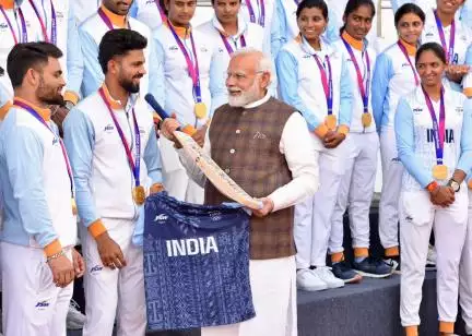 एशियन गेम्स में भाग लेने वाले भारतीय खिलाड़ियों से मिले पीएम, कहा- आप इतिहास रचकर आए हैं #एशियन_गेम्स