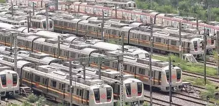 दिल्ली मेट्रो रेल कॉर्पोरेशन कल से वीक-डेज़ पर चलाएगा 40 अतिरिक्त ट्रेनें #मेट्रो