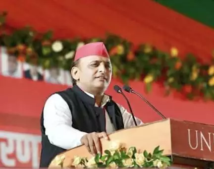 सपा नेता स्वामी प्रसाद मौर्य के देवी लक्ष्मी पर दिए आपत्तिजनक बयान पर अखिलेश यादव ने दी प्रतिक्रिया #अखिलेश