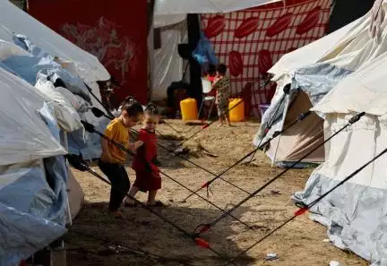 गाज़ा में एक कैंप में 50,000 से अधिक लोगों के लिए केवल 4 टॉयलेट हैं: अमेरिकी नर्स #युद्ध