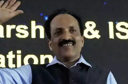 2040 तक चंद्रमा पर पहली बार मानव भेजने की ज़ोर-शोर से कर रहे तैयारी: इसरो प्रमुख एस सोमनाथ #इसरो