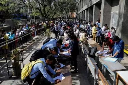 2022-23 में किन राज्यों व केंद्रशासित प्रदेशों में ग्रैजुएट्स के बीच बेरोज़गारी दर सर्वाधिक और सबसे कम थी? #रोज़गार