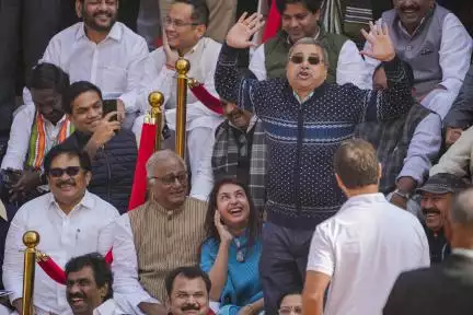 टीएमसी सांसद कल्याण बनर्जी ने की उप-राष्ट्रपति धनखड़ की मिमिक्री, वीडियो बनाते दिखे राहुल गांधी #संसद