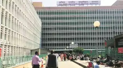 दिल्ली एम्स ने कोविड-19 के बढ़ते मामलों के बीच पॉज़िटिव व संदिग्ध मरीज़ों के लिए जारी किए दिशा-निर्देश #कोरोना