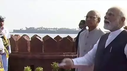 पीएम मोदी ने महाराष्ट्र में छत्रपति शिवाजी महाराज की प्रतिमा का किया अनावरण #शिवाजी #मोदी
