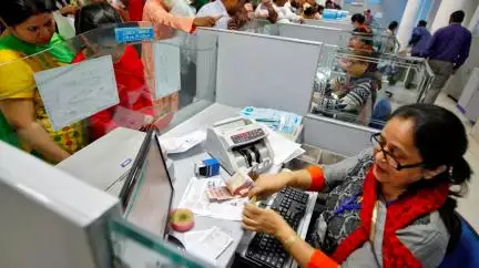 सरकारी बैंकों के कर्मचारियों के वेतन में 17% बढ़ोतरी की लागत ₹12,449 करोड़ होगी: रिपोर्ट #बैंक