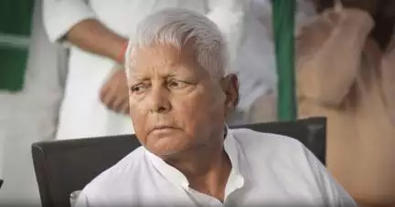नीतीश कुमार के बीजेपी के साथ जाने की अटकलों के बीच आरजेडी प्रमुख लालू यादव ने पार्टी नेताओं की बुलाई बैठक #नीतीश #लालू