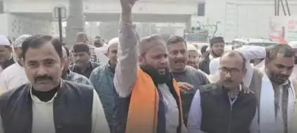 लखनऊ से पैदल चलकर अयोध्या पहुंचे सैकड़ों मुस्लिम भक्त, रामलला के किए दर्शन #रामलला
