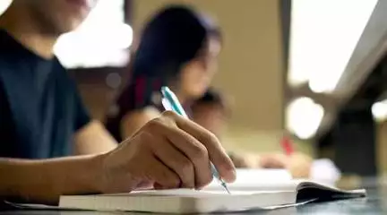 बिहार में 12वीं की बोर्ड परीक्षा में छात्रों के जूते-मोज़े पहनकर आने पर लगी रोक हटाई गई #बिहार_बोर्ड #परीक्षा