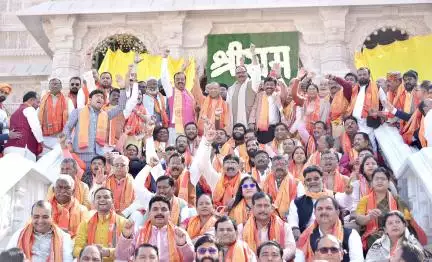 यूपी के सीएम योगी ने मंत्री और विधायकों के साथ अयोध्या में किए रामलला के दर्शन #योगी #रामलला