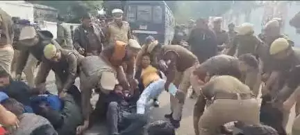 मुँह में दही जमाये हुए हैं जो गला फाड़ फाड़ कर ओबीसी के नाम पर वोट मांगते हैं दलित पिछड़े अभ्यर्थी पिछले 4 साल से प्रदर्शन कर रहे हैं लेकिन कोई सुनने वाला नहीं है 
#69000शिक्षकभर्ती_OBC_SC_आरक्षण_घोटाला 
 #myogiadityanath  #narendramodinews