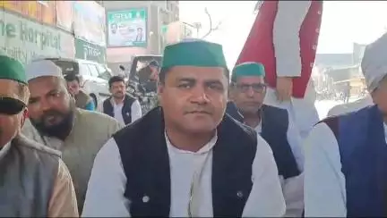 कपिल खाटियान प प्रदेश महासचिव भारत बंद के दौरान झिंझाना में, सरकार किसानों की मांगों को पूरा करे
अन्यथा बड़ा आंदोलन होगा