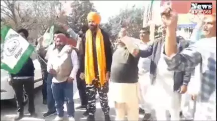 घरौंडा: घरौंडा में भाकियू चढूनी ग्रुप ने निकाला ट्रेक्टर मार्च, सरकार के खिलाफ की नारेबाजी, किसान बोले-मांग माने सरकार