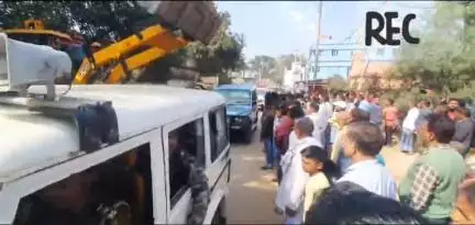बिहार कैबिनेट में हैट्रिक लगाने के बाद चकाई पहुंचे मंत्री Sumit Kumar Singh जी,देखिए फिर एक्सक्लूसिव बातचीत में क्या बोले.?

#बिहार #Jamui #chakai  #trendingposts