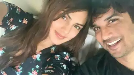 सुशांत सिंह की मौत के मामले में रिया चक्रवर्ती के खिलाफ जारी लुकआउट सर्कुलर हुआ रद्द #सुशांत