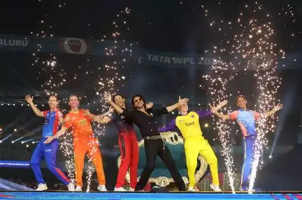शाहरुख खान ने WPL 2024 की ओपनिंग सेरेमनी में किया परफॉर्म, कप्तानों के साथ दिया अपना आइकॉनिक पोज़ #WPL #क्रिकेट